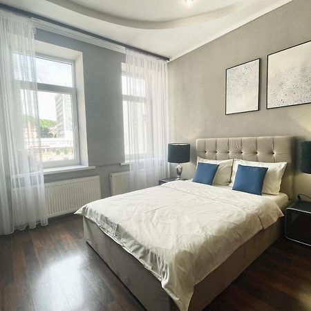 Куліша 41, Помешкання В Центрі Біля Тц Форум Appartement Lviv Buitenkant foto